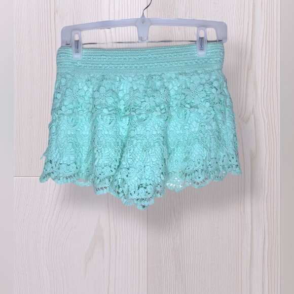No Boundaries Pants - Women’s Mint Green Macrame Shorts